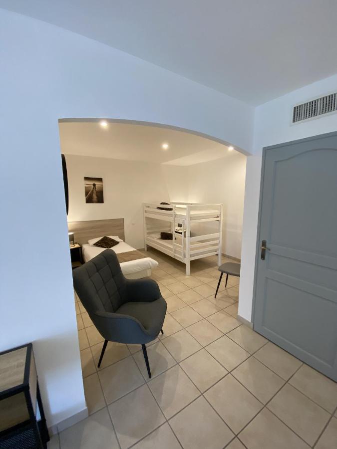 Logis Hotel L'Oliveraie คอญญัก ภายนอก รูปภาพ