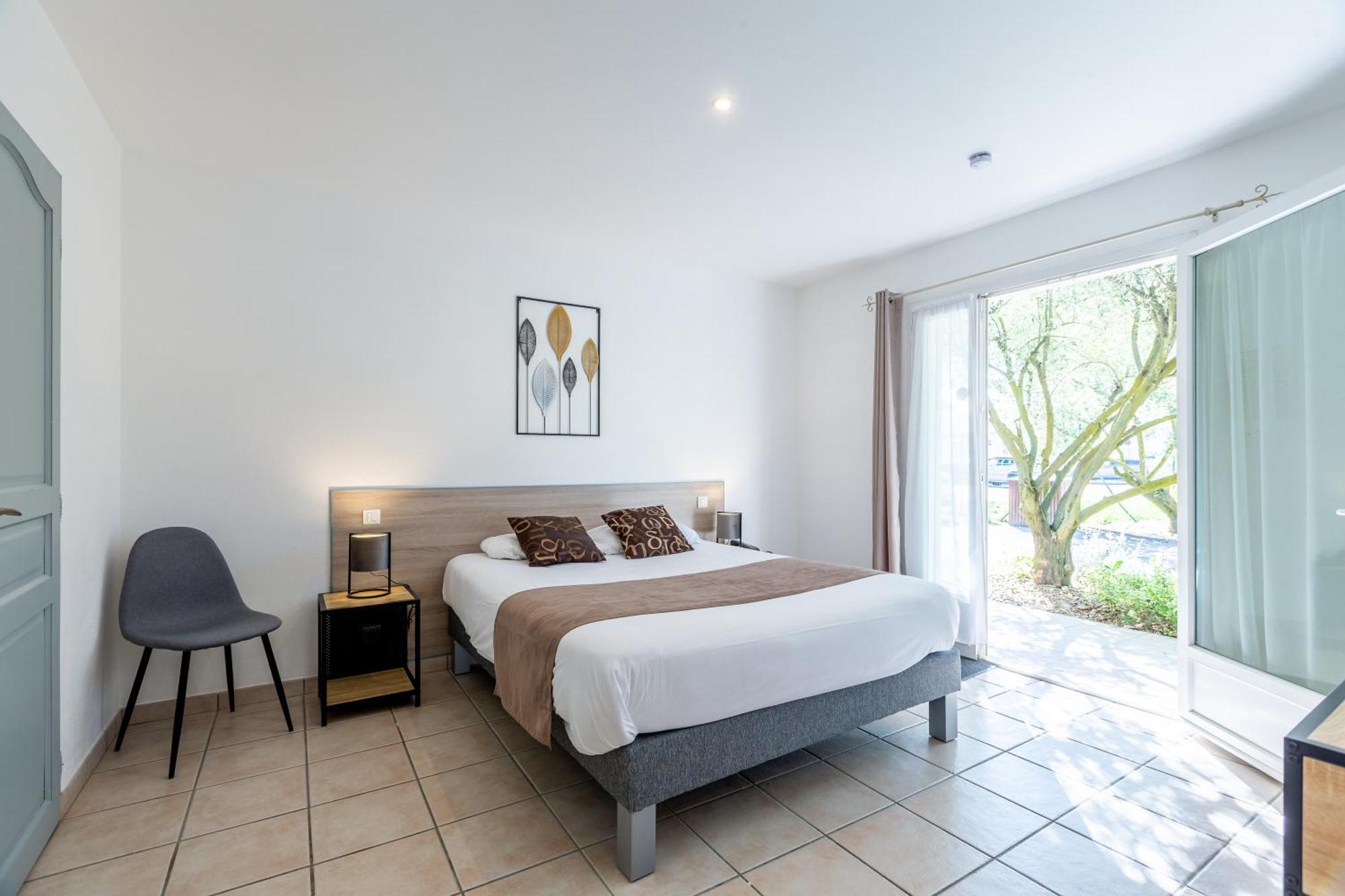 Logis Hotel L'Oliveraie คอญญัก ภายนอก รูปภาพ