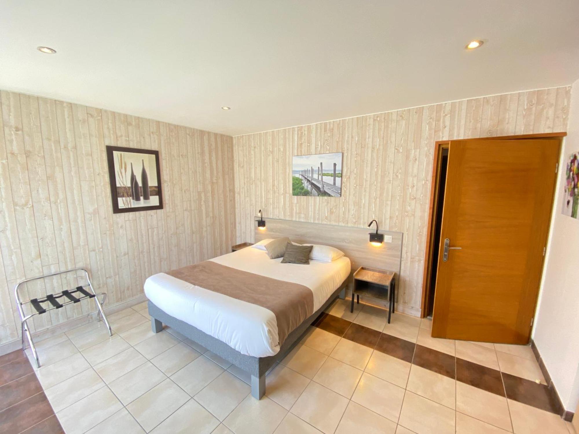 Logis Hotel L'Oliveraie คอญญัก ภายนอก รูปภาพ