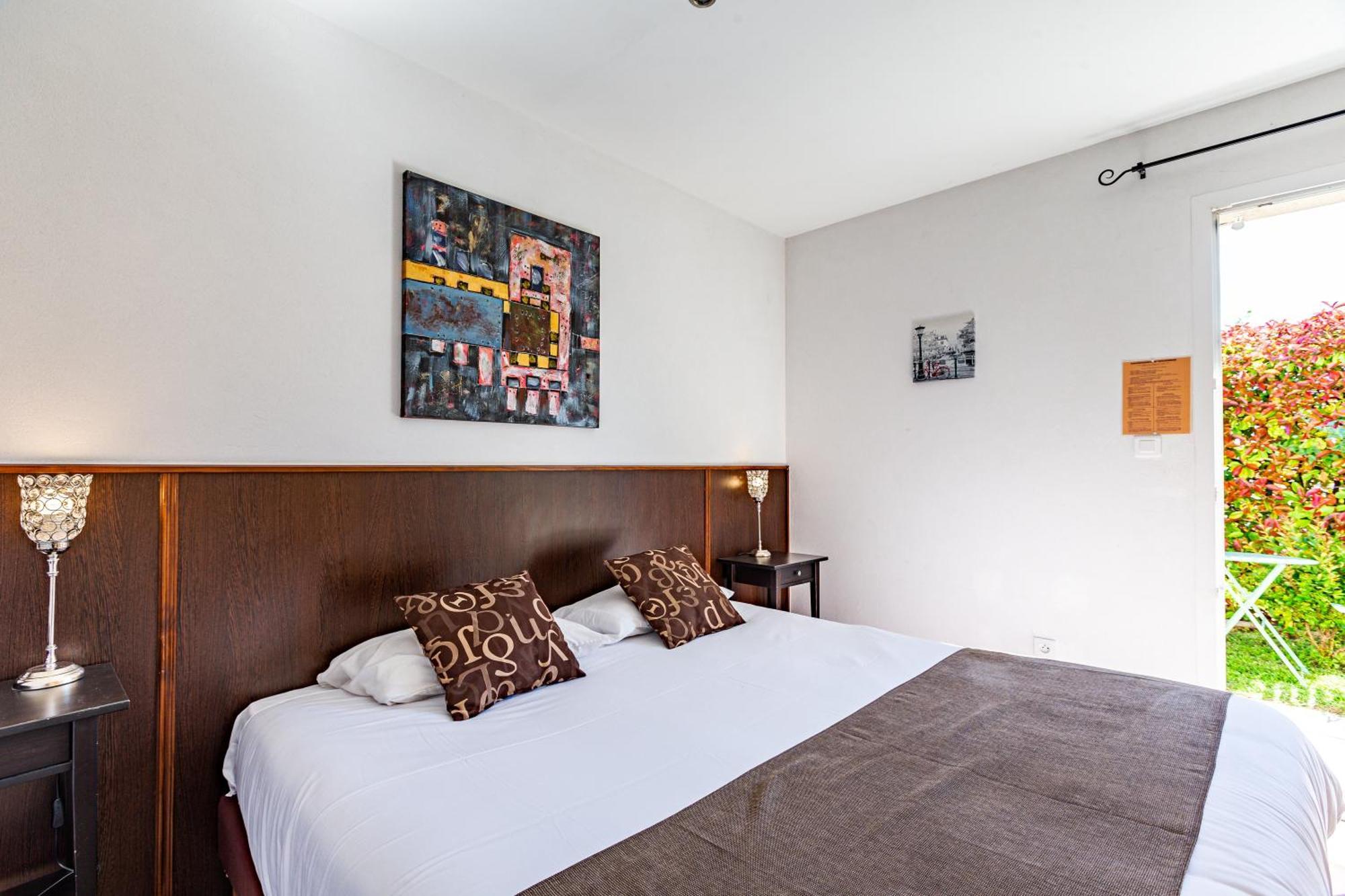 Logis Hotel L'Oliveraie คอญญัก ภายนอก รูปภาพ