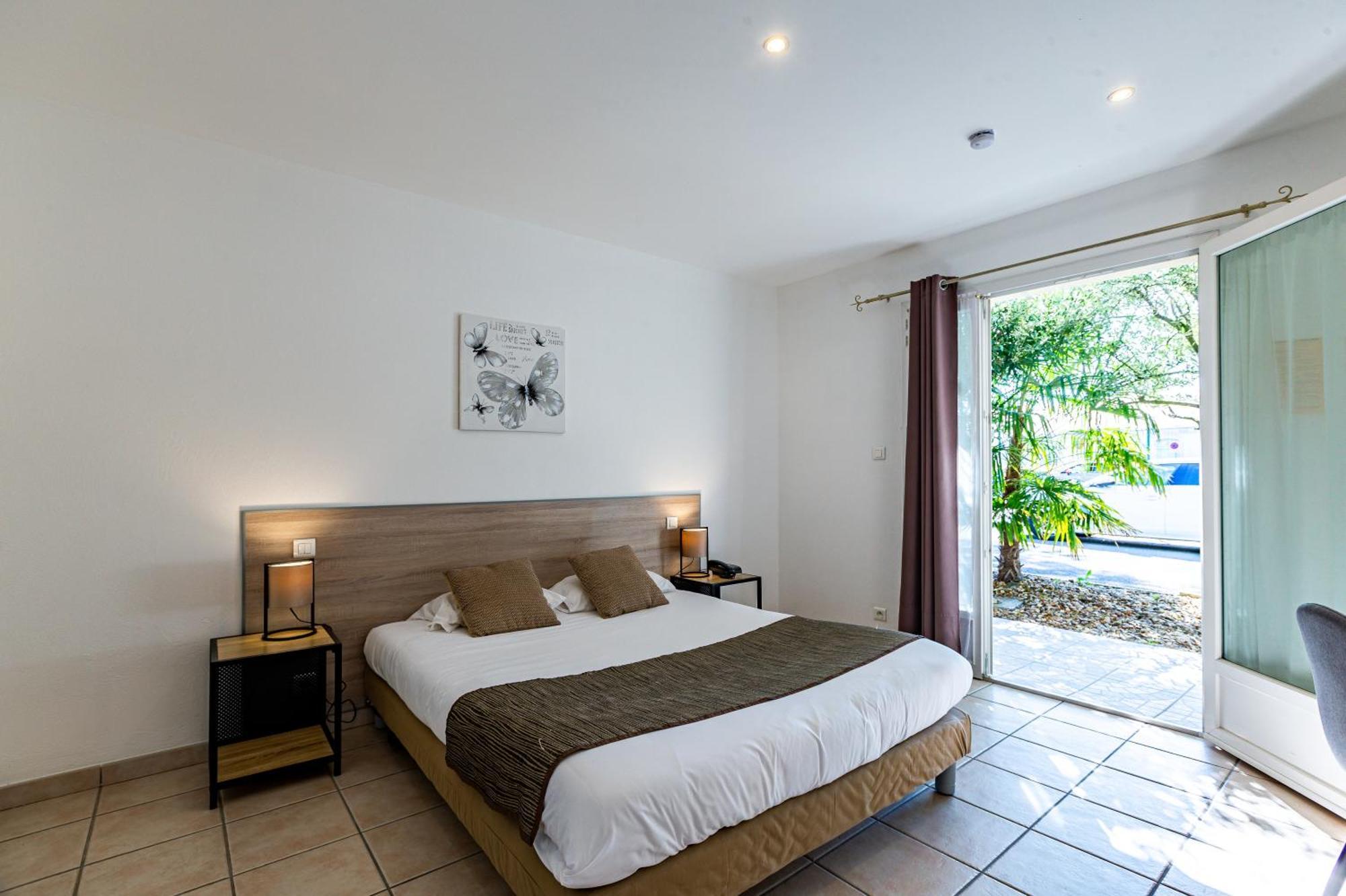 Logis Hotel L'Oliveraie คอญญัก ภายนอก รูปภาพ
